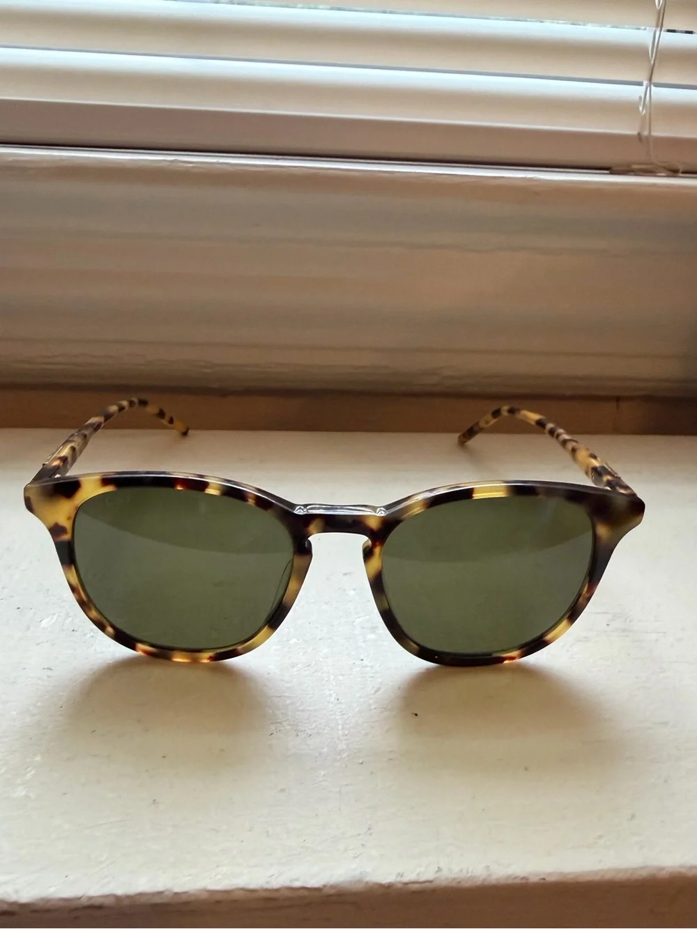 Gucci Tortoiseshell Sunglasses with Gold Plaque Gucci GG1157S 003